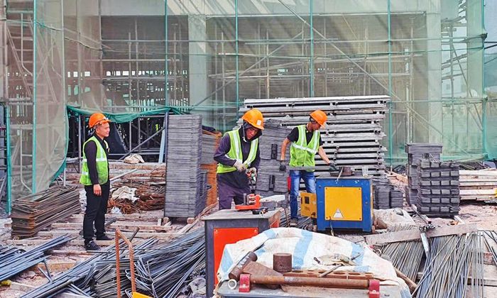  Nhà thầu đẩy nhanh tiến độ khu Nhà ở xã hội Nham Biền, phường Yên Dũng. 
