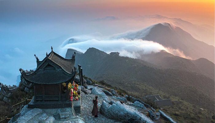 Ảnh đơn "Trên đỉnh non thiêng Yên Tử" của tác giả Nguyễn Khắc Hường (Hưng Yên) giành giải Ba.