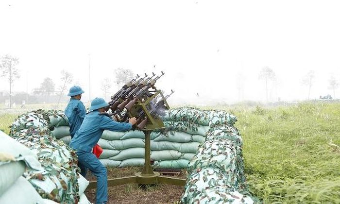  Lực lượng phòng không Nhân dân phường Từ Sơn tham gia diễn tập. 