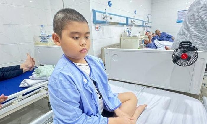 Em Nguyễn Anh Huy đang được điều trị tại Viện Huyết học - Truyền máu Trung ương.
