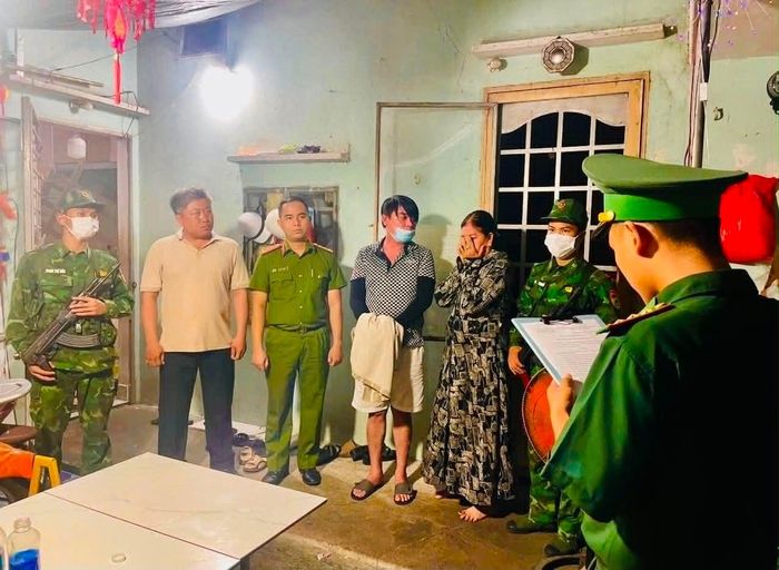 Đồn Biên phòng Hải Vân thực hiện lệnh bắt đối tượng Đặng Văn Toàn. Ảnh do BĐBP cung cấp