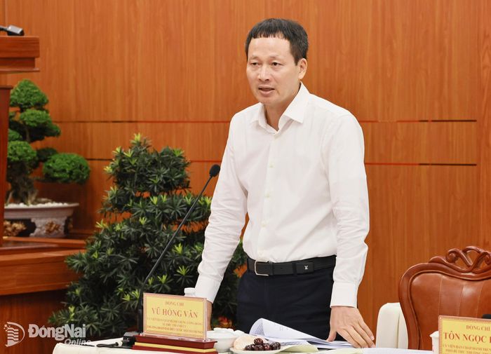 Đồng chí Vũ Hồng Văn, Ủy viên Trung ương Đảng, Bí thư Thành ủy, Trưởng đoàn Đại biểu Quốc hội thành phố Đồng Nai phát biểu tại buổi làm việc. Ảnh: Công Nghĩa