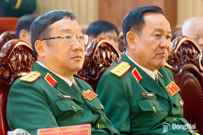Thượng tướng Phạm Hoài Nam, Thứ trưởng Bộ Quốc phòng và Thượng tướng Võ Minh Lương, nguyên Thứ trưởng Bộ Quốc phòng cùng lãnh đạo Quân ủy Trung ương, Bộ Quốc phòng, lãnh đạo Quân khu 7 dự lễ kỷ niệm. Ảnh: Khánh Lộc