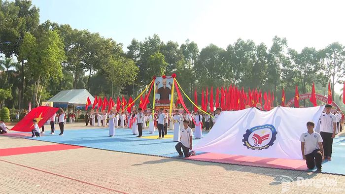 Các khối nghi thức và các đoàn thể thao tham dự lễ khai mạc. Ảnh: Đỗ Trình