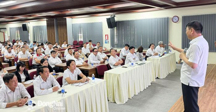 Đảng bộ và Công đoàn cơ sở Công ty cổ phần Hữu hạn Vedan Việt Nam (xã Phước Thái, thành phố Đồng Nai) tổ chức Hội nghị tuyên truyền pháp luật về an ninh mạng và phản biện xã hội cho hơn 200 đảng viên và cán bộ Công đoàn tại công ty. Ảnh: CĐ
