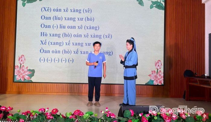 Các em thiếu nhi hào hứng tham gia hoạt động.
