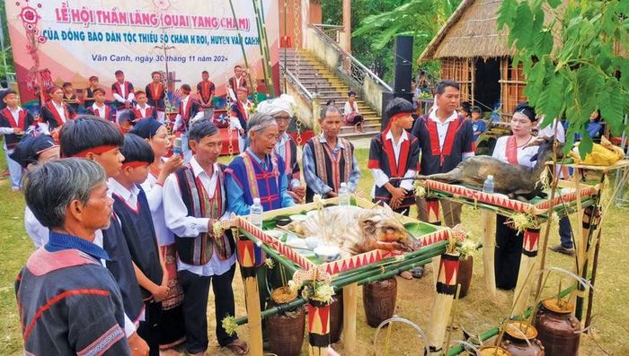 Lễ cúng thần làng của đồng bào Chăm H’roi ở Gia Lai sẽ được giới thiệu tại Ngày hội Văn hóa dân tộc Chăm lần thứ VI nhằm quảng bá bản sắc văn hóa dân tộc. Ảnh: Ngọc Nhuận