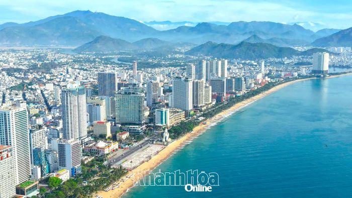 Khu vực Nha Trang đóng vai trò đô thị trung tâm.