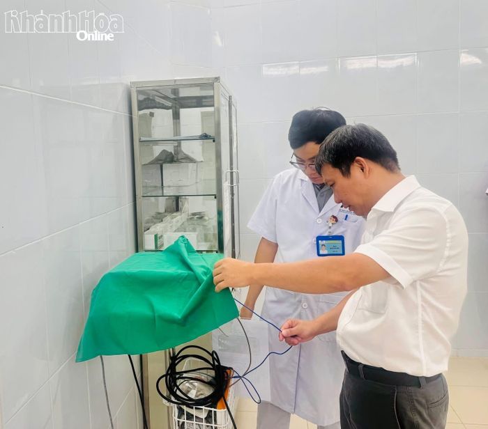 Khảo sát thực trạng trang thiết bị phòng mổ của Trung tâm Y tế khu vực Ninh Hòa. 