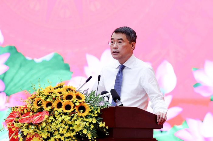 Đồng chí Lê Minh Hưng - Ủy viên Bộ Chính trị, Thủ tướng Chính phủ, Chủ tịch Hội đồng Thi đua - Khen thưởng Trung ương phát động Phong trào thi đua "Quyết tâm thực hiện thắng lợi mục tiêu tăng trưởng bền vững 2 con số giai đoạn 2026-2030" tại thành phố Hồ Chí Minh.