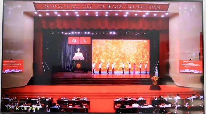 Các đồng chí lãnh đạo Đảng, Nhà nước, MTTQ Việt Nam và thành phố Hồ Chí Minh bấm nút chính thức phát động Phong trào thi đua “Quyết tâm thực hiện thắng lợi mục tiêu tăng trưởng bền vững 2 con số giai đoạn 2026-2030”.