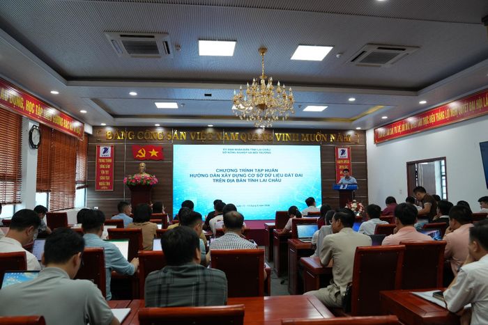 Quang cảnh buổi tập huấn.