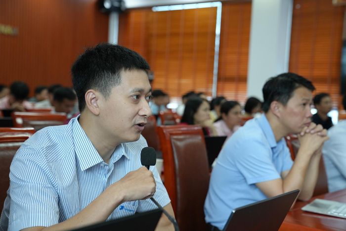 Giảng viên triển khai chuyên đề hướng dẫn cơ sở dữ liệu đất đai.