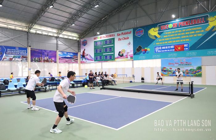 Trận giao lưu giữa cán bộ lãnh đạo, quản lý các đơn vị