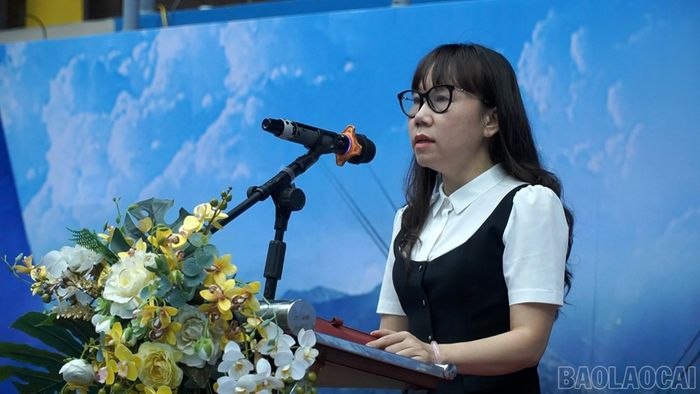 Bà Trần Xuân Huệ - Phó Giám đốc Sở Văn hóa, Thể thao và Du lịch tỉnh Lào Cai phát biểu khai mạc.