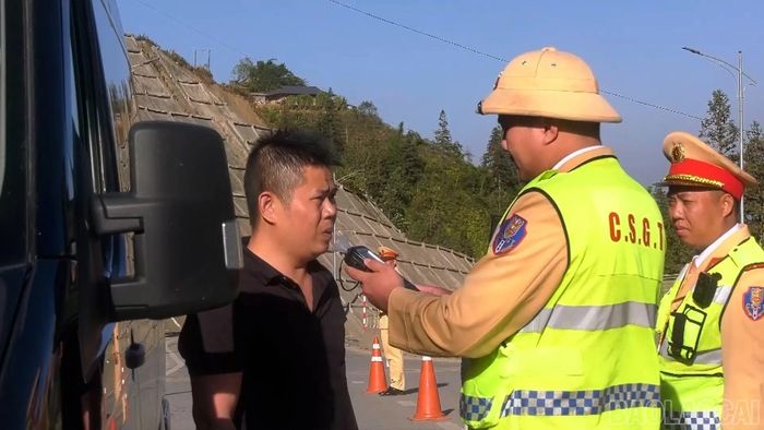 Lực lượng Cảnh sát giao thông thường xuyên tuần tra, kiểm soát trên các tuyến đường nhằm bảo đảm trật tự, an toàn giao thông.