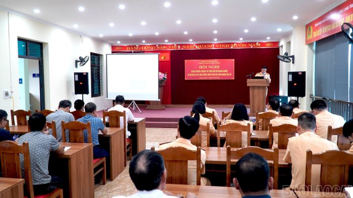 Phòng Cảnh sát giao thông, Công an tỉnh Lào Cai tổ chức Hội nghị tuyên truyền, phổ biến giáo dục pháp luật cho lái xe, doanh nghiệp vận tải trên địa bàn tỉnh.