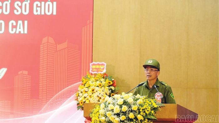 Ông Nguyễn Văn Huấn - Tổ trưởng Tổ Bảo vệ ANTT Tổ dân phố Cầu Đền, phường Nam Cường phát biểu hưởng ứng.
