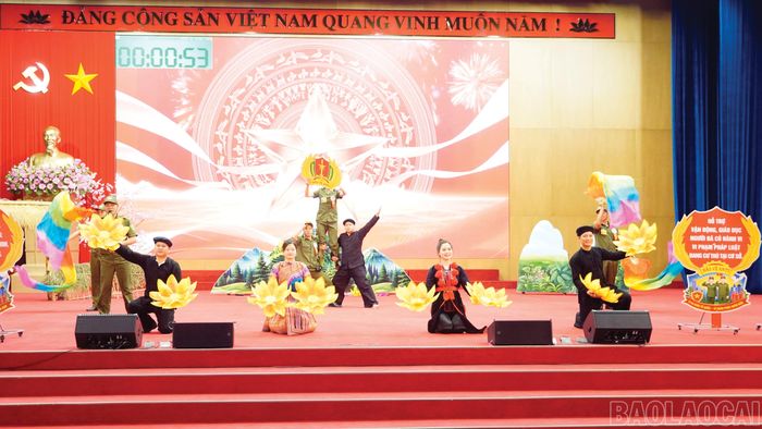 Các đội bước vào phần thi tài năng.