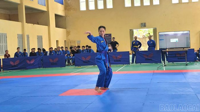 Các vận động vận động viên tham gia thi đấu ngay sau lễ khai mạc.