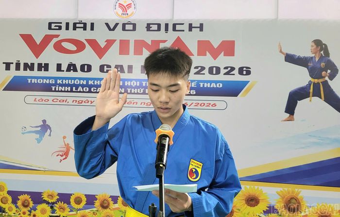 Đại diện vận động viên tuyên thệ.