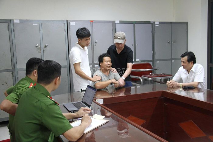 Đối tượng San tại cơ quan công an.
