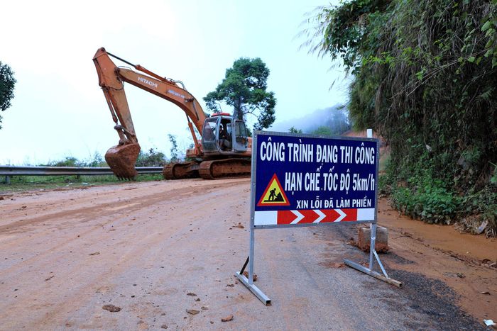 Ngành xây dựng cùng các đơn vị quản lý giao thông của tỉnh đang triển khai hàng loạt giải pháp nhằm xử lý các “điểm đen”, bảo đảm mạch giao thông thông suốt trên các tuyến đường đèo trọng điểm