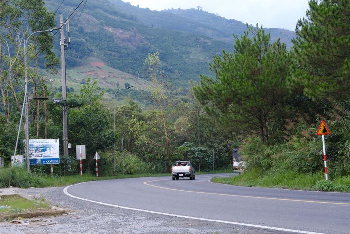 Sân bay Liên Khương tạm thời đóng cửa áp lực vận tải hành khách và hàng hóa gần như dồn hoàn toàn lên hệ thống đường bộ, khiến nhiệm vụ bảo đảm an toàn giao thông càng trở nên cấp thiết hơn bao giờ hết