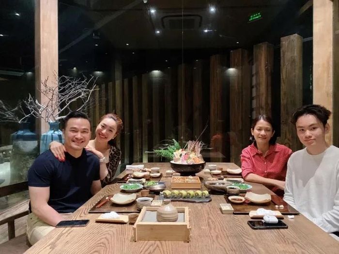 Con trai riêng của Chi Bảo có mối quan hệ tốt đẹp với Lý Thùy Chang.