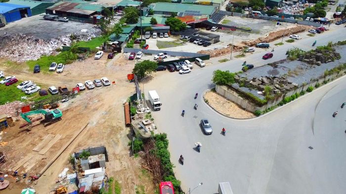 Máy khoan cọc nhồi và các thiết bị chuyên dụng đã được huy động tới hiện trường.