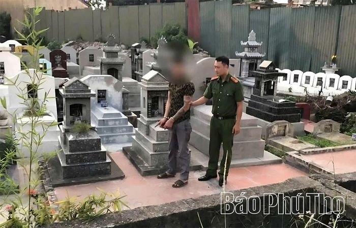 Công an xã đã phát hiện, bắt quả tang đối tượng Nguyễn Văn Hải (sinh năm 1990, trú tại thôn Cốc Lâm, xã Yên Lạc) đang có hành vi tàng trữ trái phép chất ma túy.