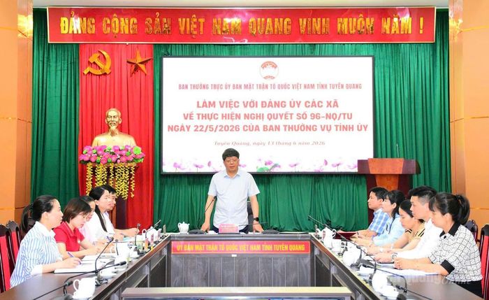 Các đại biểu dự buổi làm việc.