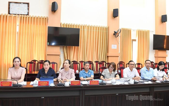 Lãnh đạo Ủy ban MTTQ tỉnh và các hội dự hội nghị.