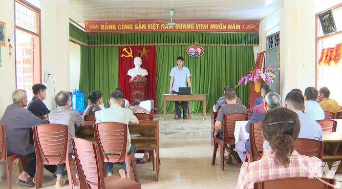 Người dân thôn Bản Chàng (xã Thanh Thịnh) được tuyên truyền, phổ biến chính sách bồi thường, hỗ trợ và tái định cư phục vụ Dự án Khu công nghiệp Thanh Bình giai đoạn 2.
