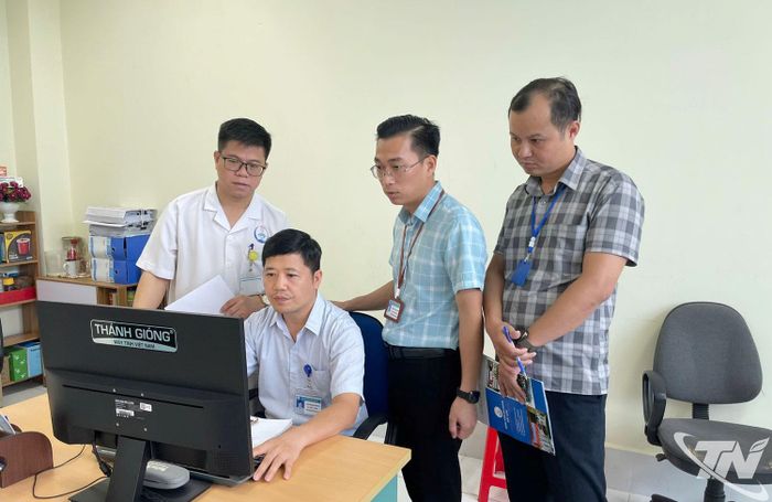 Đoàn kiểm tra công tác chuyển đổi số, ứng dụng CNTT trong quản lý hoạt động tại Bệnh viện Đa khoa Bắc Kạn.