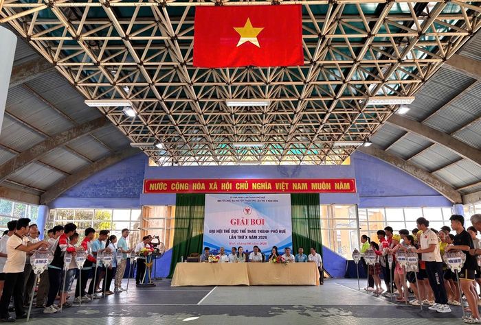Gần 100 vận động viên xuất sắc đến từ 13 đơn vị, địa phương tham gia lễ khai mạc