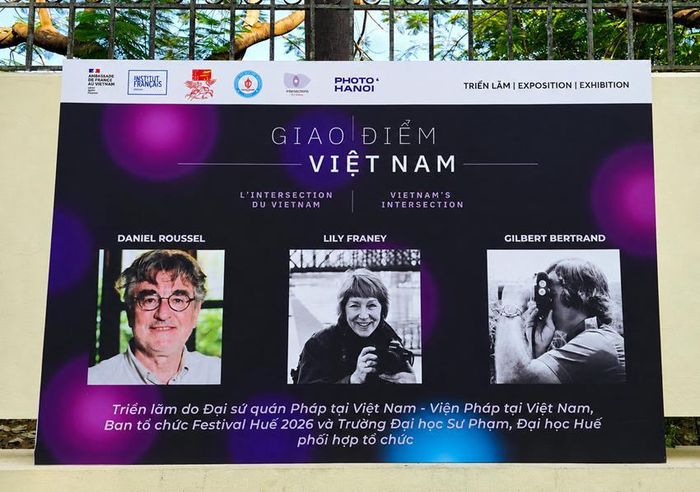 27 tác phẩm của ba nhiếp ảnh gia người Pháp gồm Daniel Roussel, Gilbert Bertrand và Lily Franey