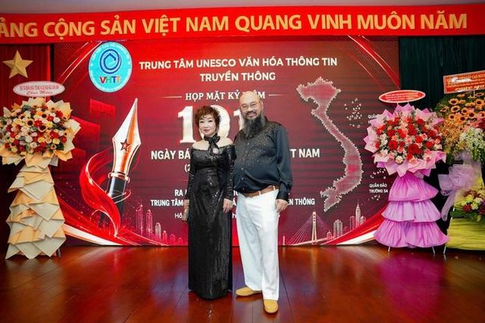 Nghệ sĩ Đức Xuân cùng TS - Lương Y Thuận Thiên tại sự kiện vừa diễn ra.