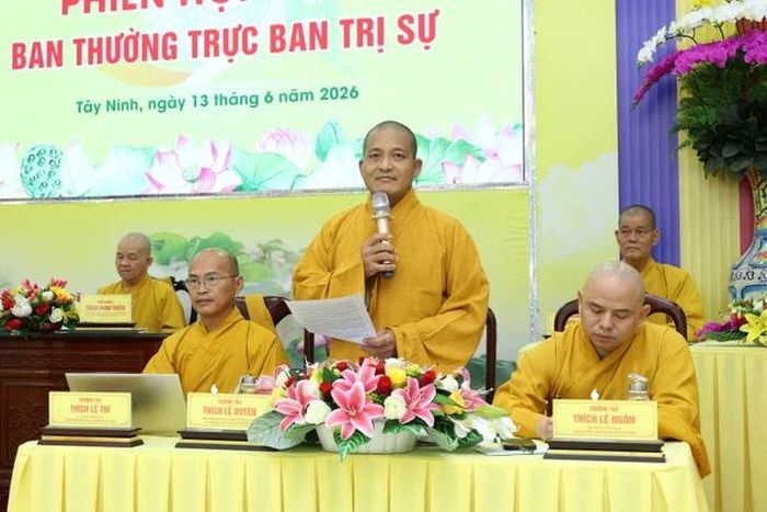 Thượng tọa Thích Lệ Duyên báo cáo chương trình hoạt động Phật sự 6 tháng đầu năm 2026