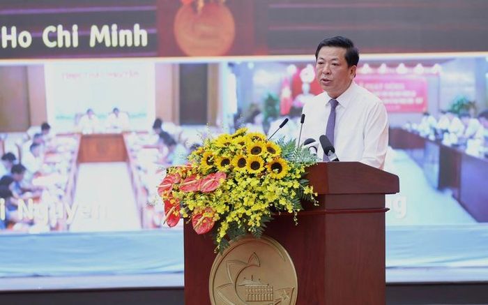 Bộ trưởng Bộ Xây dựng Trần Hồng Minh trả lời kiến nghị của TP.HCM. Ảnh: VGP.