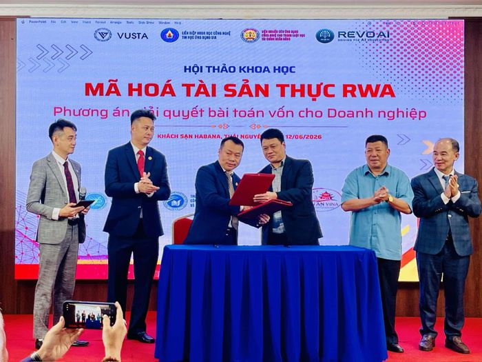 Trong khuôn khổ sự kiện cũng diễn ra lễ ký kết cam kết đầu tư 1.500 tỷ đồng giữa Công ty CP Quỹ Đầu tư Đại chúng Revo AI và Khách sạn Habana.