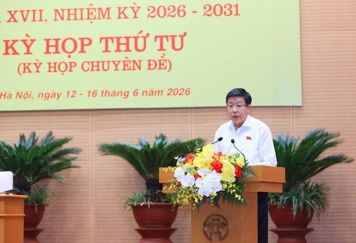 Ủy viên Ban Thường vụ Thành ủy, Phó Chủ tịch Thường trực UBND Thành phố Dương Đức Tuấn trình bày báo cáo