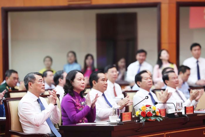 Thủ tướng Lê Minh Hưng và lãnh đạo Đảng, Nhà nước cùng các đại biểu dự Lễ phát động phong trào thi đua tăng trưởng bền vững hai con số giai đoạn 2026 - 2030 tại TP. Hồ Chí Minh