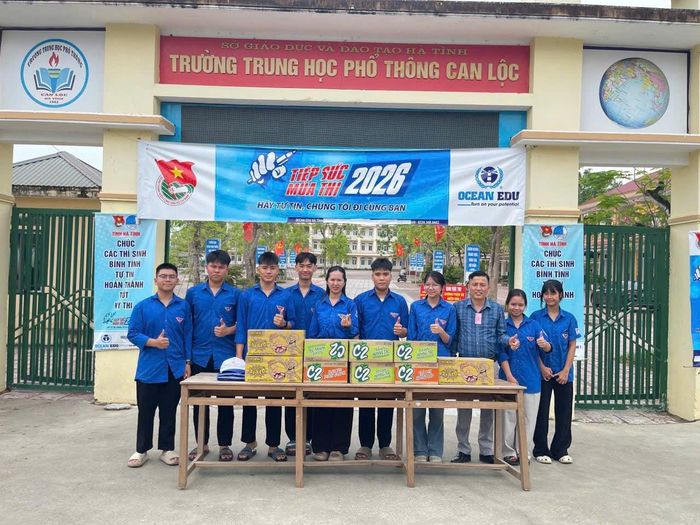 Tỉnh đoàn Hà Tĩnh đã huy động hơn 3.200 lượt đoàn viên, thanh niên tình nguyện tham gia chương trình “Tiếp sức mùa thi”, hỗ trợ thí sinh tại các điểm thi, góp phần tạo điều kiện thuận lợi để các em yên tâm bước vào kỳ thi.