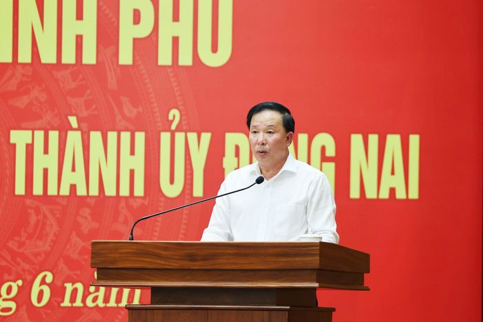Chủ tịch UBND TP. Đồng Nai Nguyễn Văn Út báo cáo tại cuộc làm việc