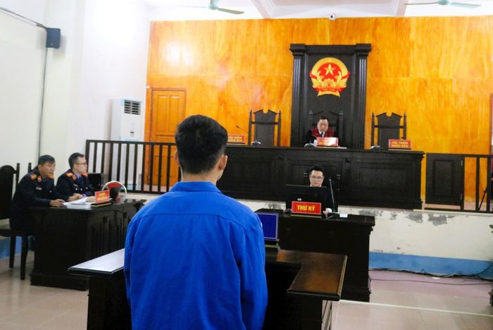 TAND huyện Tân Sơn (cũ) đã xử phạt bị cáo Hoàng Văn Đ. tổng cộng 48 tháng tù cho cả hai tội danh. Ảnh minh họa