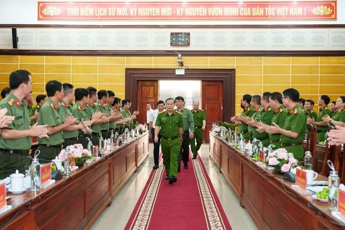 Đoàn công tác do Thứ trưởng Nguyễn Văn Long làm Trưởng đoàn làm việc với Công an tỉnh Quảng Trị.