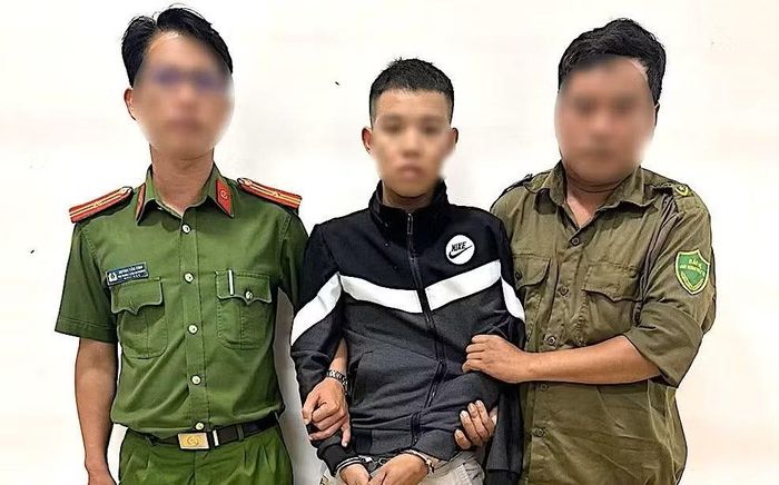 Công an tỉnh Tây Ninh xử lí một đối tượng gây rối.