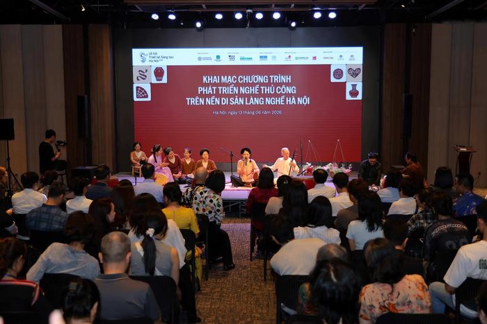 Các hoạt động biểu diễn nghệ thuật tạo sức thu hút cho các hoạt động kết nối, phát huy di sản làng nghề.