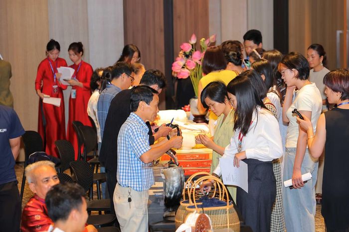 Chợ phiên Kết duyên sáng tạo - mô hình kết nối nghệ nhân, làng nghề với nghệ sĩ và cộng đồng sáng tạo.